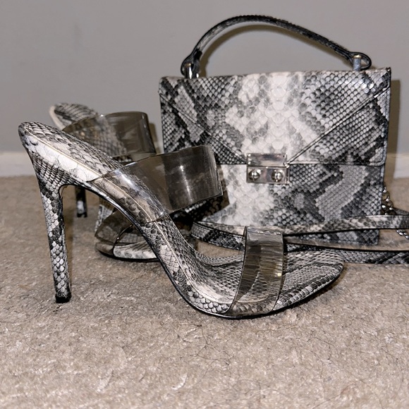 Purse and shoe set!! Express. Both only work once! Like new!! Shoe size 7 - Picture 3 of 5